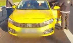 Taksiden yolcu yerine 3 kaçak göçmen çıktı