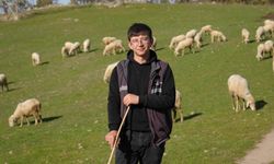 Üniversiteyi okudu, baba ocağına dönüp sürü sahibi oldu.