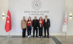 Şampiyon kardeşler Niğde’ye madalyalarla döndü.