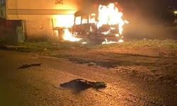 Avcılar’da minibüs alev alev yandı