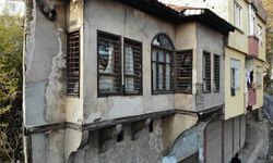 Asırlık tarihi evler restorasyon bekliyor.
