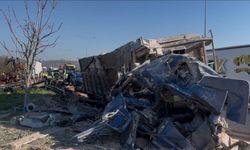 Demir yığınına dönen kamyonda yaşam mücadelesi