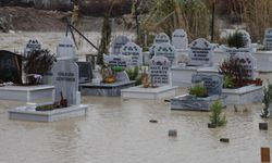 Mezarlar sular altında kaldı.