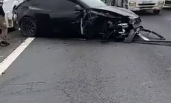 Tesla sandığınız kadar güvenli mi ? Otopilottaki Tesla karşı şeride daldı: O anlar kamerada