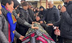 Öldürülen 2 çocuk annesi son yolculuğuna uğurlandı