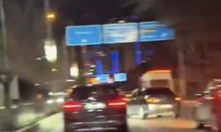 Makas atarak trafiği tehlikeye sokan araç kamerada