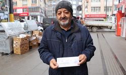 Hesabına yanlışlıkla gelen parayı banka şubesine giderek geri gönderdi