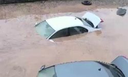 Siirt'te sel felaketi: Araba ve evler sele teslim oldu