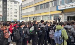 Kahramanmaraş'ta öğrenciler, saldırıda hayatını kaybedenler için dua etti