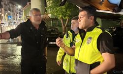 Polisin yağmur altında alkollü sürücü ile imtihanı kamerada