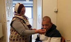48 Yıldır Evladının Elini Bir An Olsun Bırakmadı