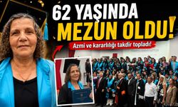 Torun yaşındaki öğrencilerle aynı sıraları paylaştı.