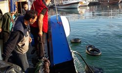 Düzensiz göçmenleri taşıyan tekne battı: 1 çocuk öldü
