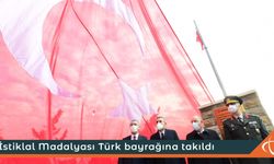 İstiklal Madalyası Türk bayrağına takıldı !