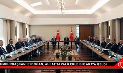 Cumhurbaşkanı Erdoğan, Ahlat'ta valilerle bir araya geldi