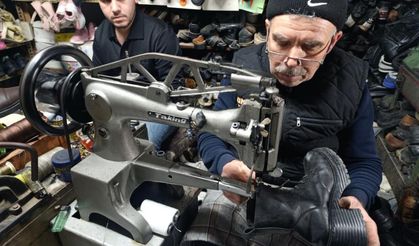 38 yıllık usta eski ayakkabılara yeniden hayat veriyor