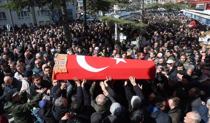 Öğrencisi tarafından öldürülen Fatma Nur öğretmen son yolculuğuna uğurlandı