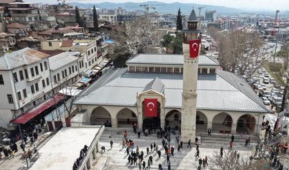 Depremde hasar gören 583 yıllık Ulu Cami yeniden ibadete açıldı.