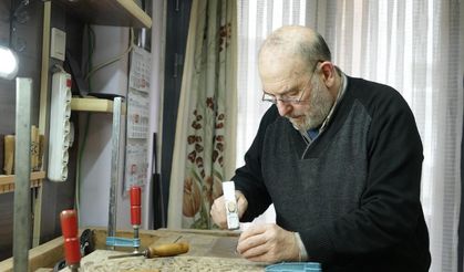 Asırlık sanatı evinin kilerinde ilmek ilmek işliyor