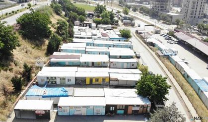 Kahramanmaraş'ta esnafa verilen konteynerler kaldırılmaya başlandı