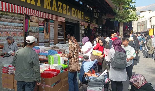 İndirimi duyan koştu, vatandaşlar birbiriyle yarıştı