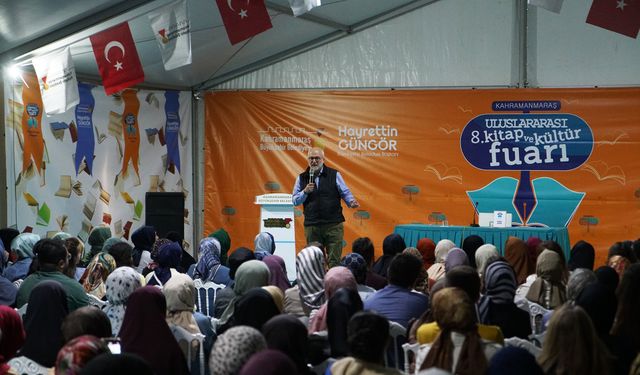 Kemal Sayar’a Kitap Fuarında Yoğun İlgi