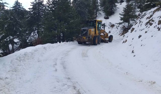 Kahramanmaraş'ta Kar ve tipiden kapanan yollar açıldı