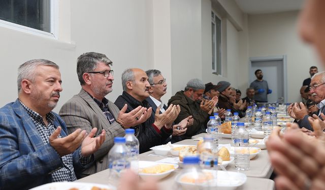 Başkan Okay, vatandaşlarla iftar sofrasında buluştu