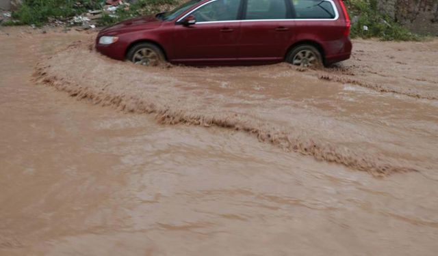 Kahramanmaraş’ta sağanak ve dolu etkili oldu