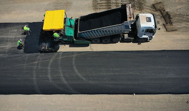 Şehir Mezarlığının Yolu Asfaltlanıyor