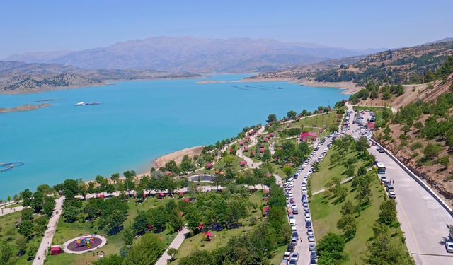 Menzelet Barajı görenleri mest ediyor