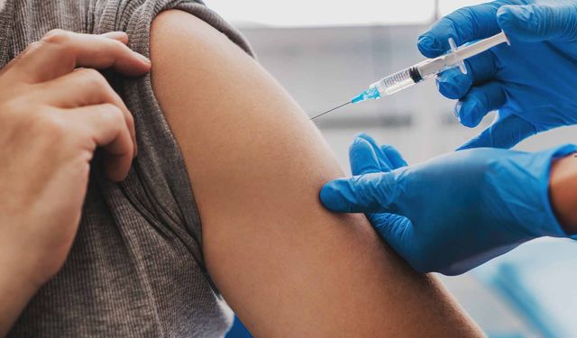 Uzmanından Eris varyantı için aşı uyarısı