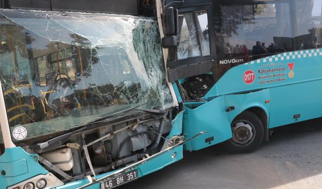 Belediye otobüsü ile halk otobüsü çarpıştı