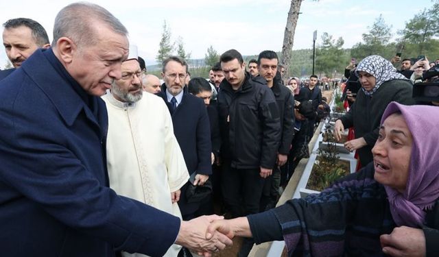 Erdoğan ve Bahçeli Maraş'ta Kapıçam Mezarlığı'nı ziyaret etti!