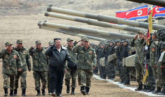 Kim Jong-un yeni tankı test etti