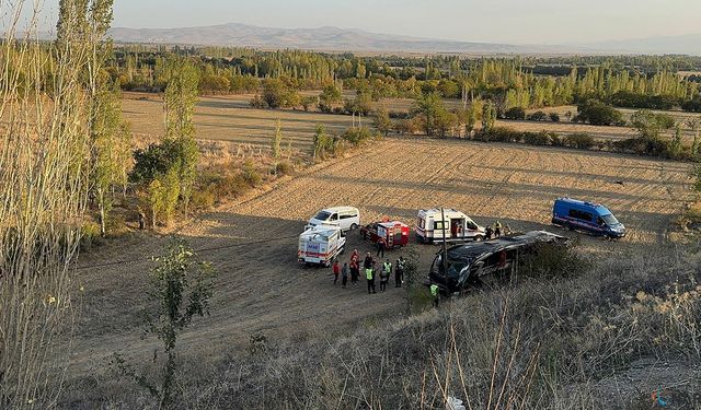 Afyon’da Feci Kaza: Otobüs Şarampole Yuvarlandı!