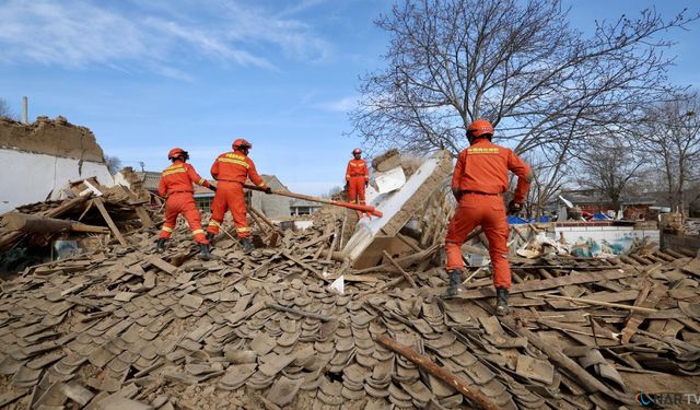 Çin'de korkutan deprem :Ölü ve yaralılar var.