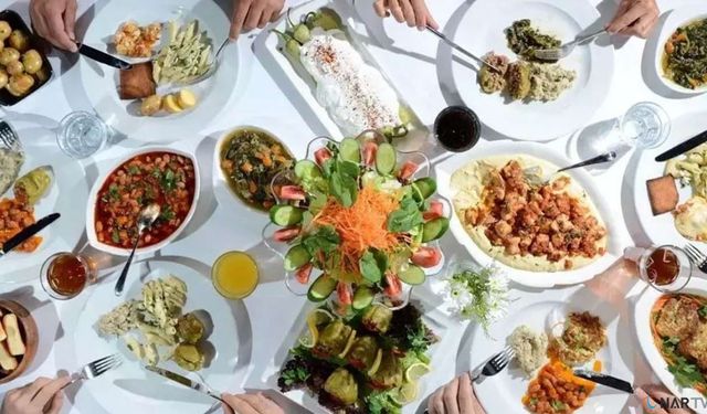 İftar ve sahur saatlerinde beslenme hatalarına dikkat!