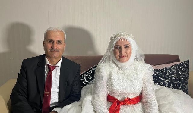 33 yıl sonra gelinlik ve damatlık giydiler.