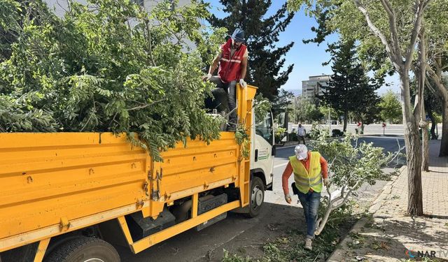 110 Km’yi aşan rüzgâr hasara yol açtı, ekipler sahada.