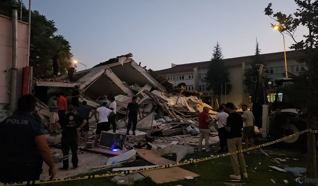 AFAD: "Deprem Manisa, İzmir, Uşak ve Bursa illerinde hissedilmiştir"