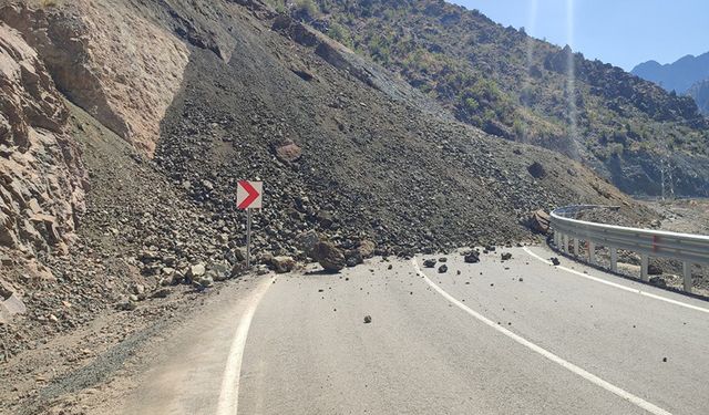 Artvin Yusufeli’nde heyelan paniği.