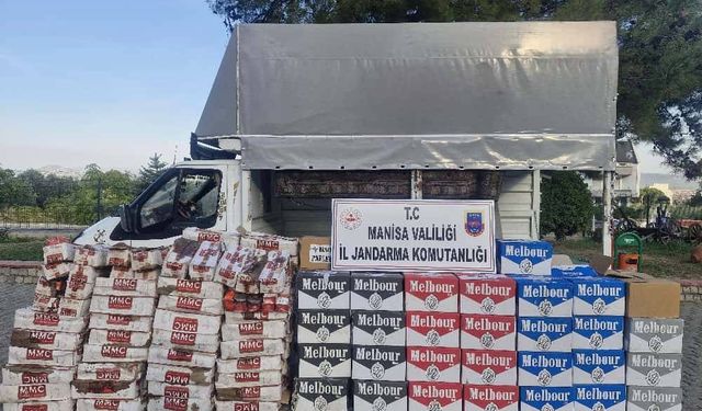 Otoyolda kaçak tütün ve sigara kağıdı yakalandı.