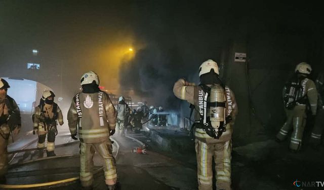 Kağıthane’de 5 katlı bina alevlere teslim oldu.