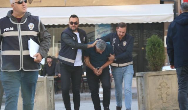 Markette çocuğunu tekmeleyen baba tutuklandı.