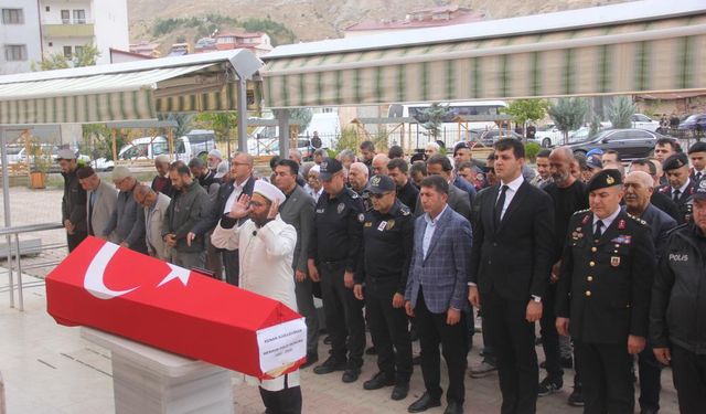 Kansere yenik düşen polis memuru, Sivas’ta toprağa verildi.
