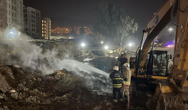 Doğal gaz patlamasıyla çıkan yangında 2 işçi yaralandı.