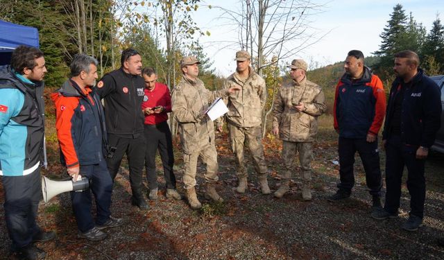 Kayıp anne ve oğlunu arama çalışmaları devam ediyor.
