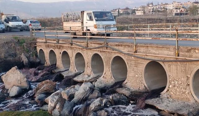 Fabrika atıkları çevreye ve vatandaşlara zarar veriyor