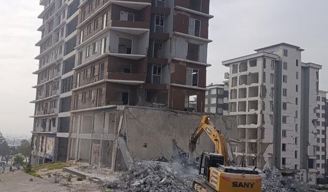 Kahramanmaraş ağır hasarlı binaların yıkımında sona geldi